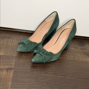 Elegant Green Suede Bow Heels